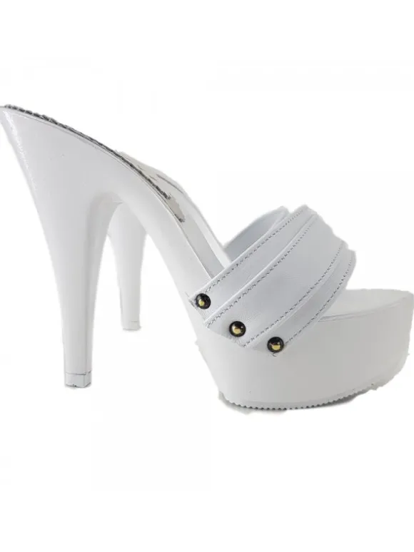 ALL WHITE CLOGS