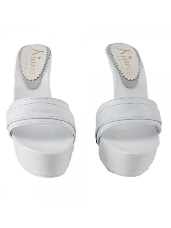 ALL WHITE CLOGS