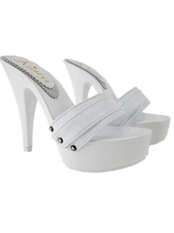 ALL WHITE CLOGS