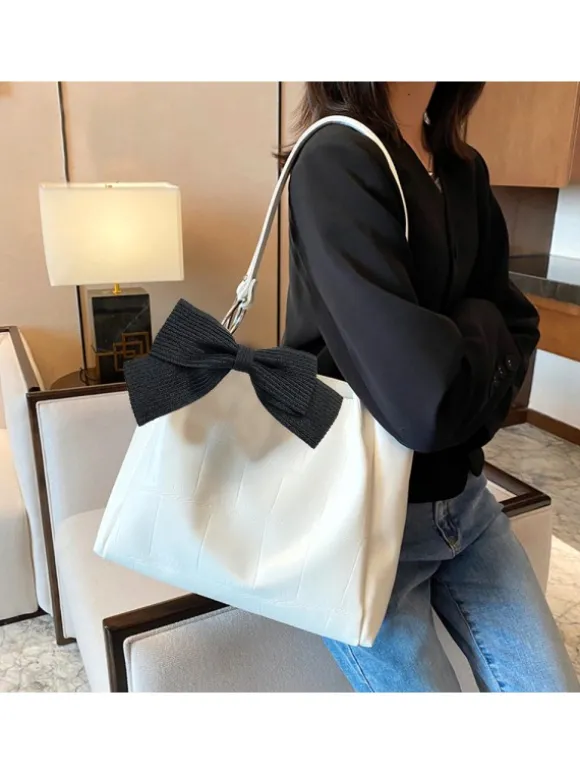 BLACK BOW WITH PIN