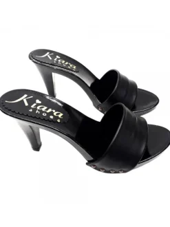 BLACK CLOGS IN LEATHER