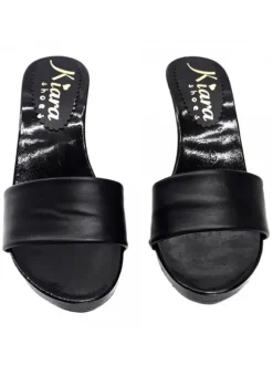 BLACK CLOGS IN LEATHER