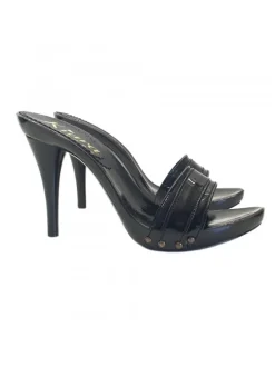 BLACK CLOGS IN PATENT LEATHER