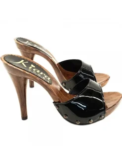 BLACK CLOGS IN PATENT LEATHER - KM723001