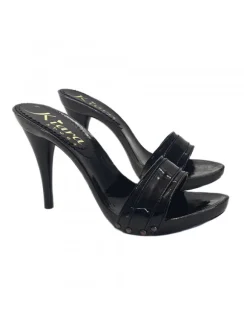 BLACK CLOGS IN PATENT LEATHER
