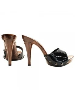 BLACK CLOGS IN PATENT LEATHER - KM723001