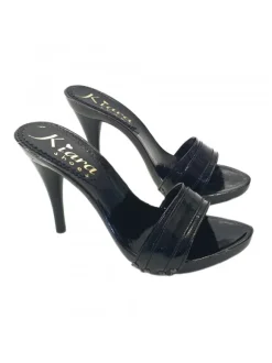 BLACK CLOGS IN PATENT LEATHER