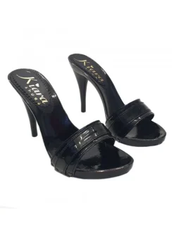 BLACK CLOGS IN PATENT LEATHER