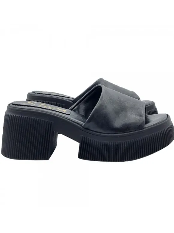 BLACK LEATHER CLOGS WITH COMFORTABLE HEEL