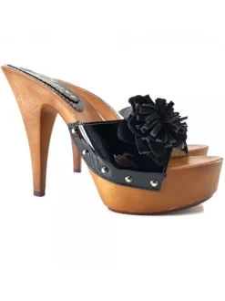 BLACK PATENT LEATHER CLOGS WITH FLOWER