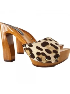 BROWN CLOGS