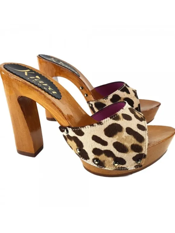 BROWN CLOGS