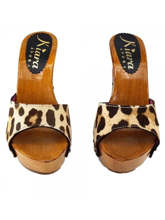 BROWN CLOGS