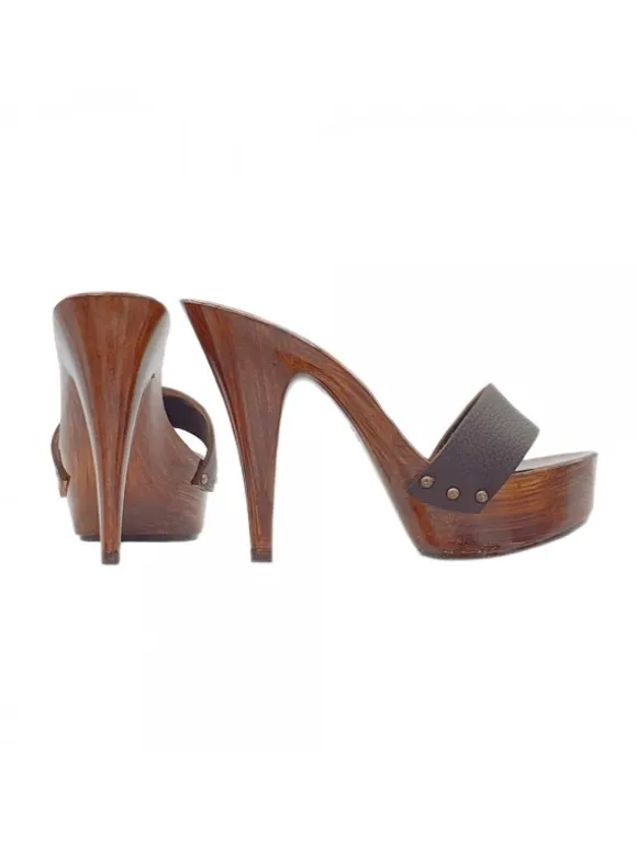 BROWN CLOGS IN LEATHER