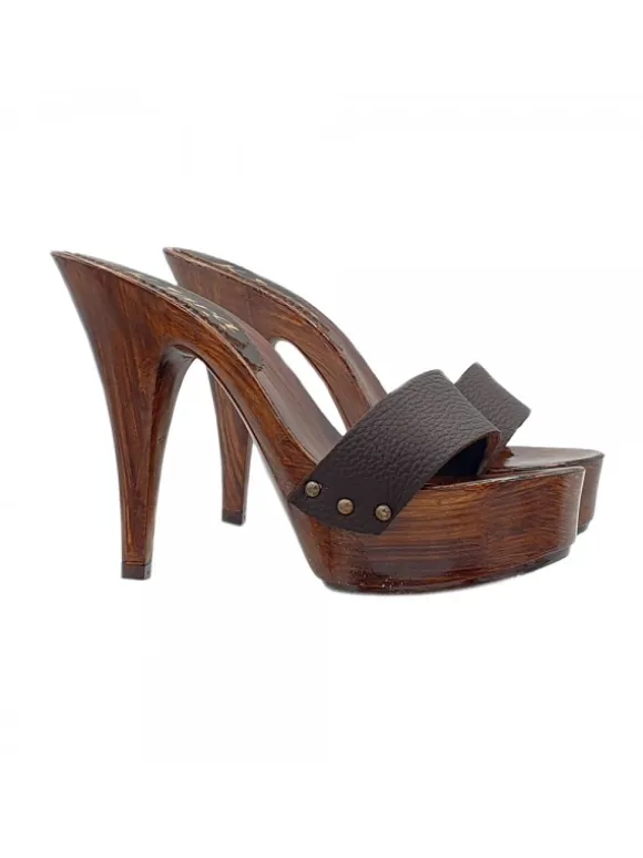 BROWN CLOGS IN LEATHER