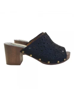 COMFORTABLE BLACK CLOGS WITH LACE BAND