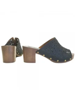 COMFORTABLE BLACK CLOGS WITH LACE BAND