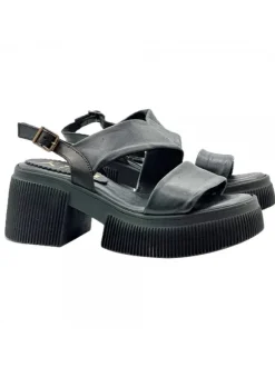 COMFORTABLE BLACK LEATHER PLATFORM SANDALS