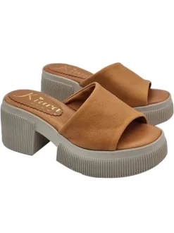 COMFORTABLE BROWN MULES WITH LEATHER BAND