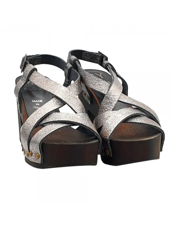 COMFORTABLE CLOGS WITH CROSSED LEATHER BANDS AND STRAP