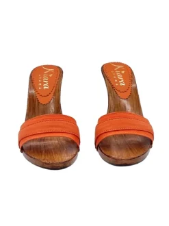 COMFORTABLE ORANGE CLOGS