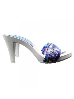 Handcrafted clogs with colored strap
