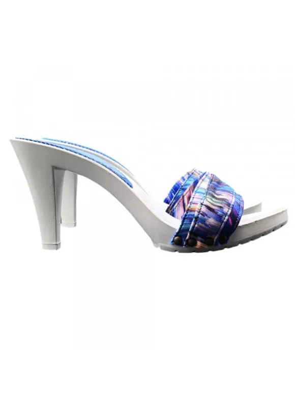 Handcrafted clogs with colored strap