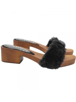 LOW CLOGS WITH BLACK FUR