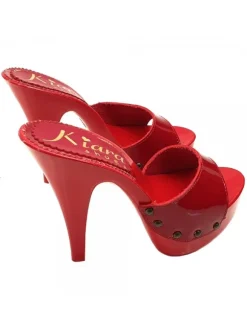 RED CLOGS IN PATENT LEATHER