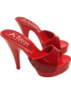 RED CLOGS IN PATENT LEATHER