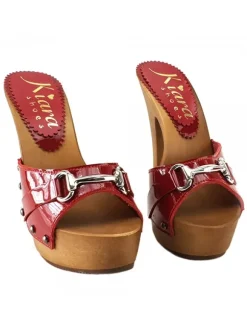 RED PATENT LEATHER CLOGS WITH ACCESSORY
