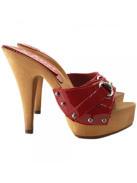RED PATENT LEATHER CLOGS WITH ACCESSORY