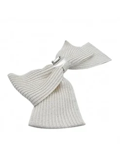 WHITE BOW WITH PIN
