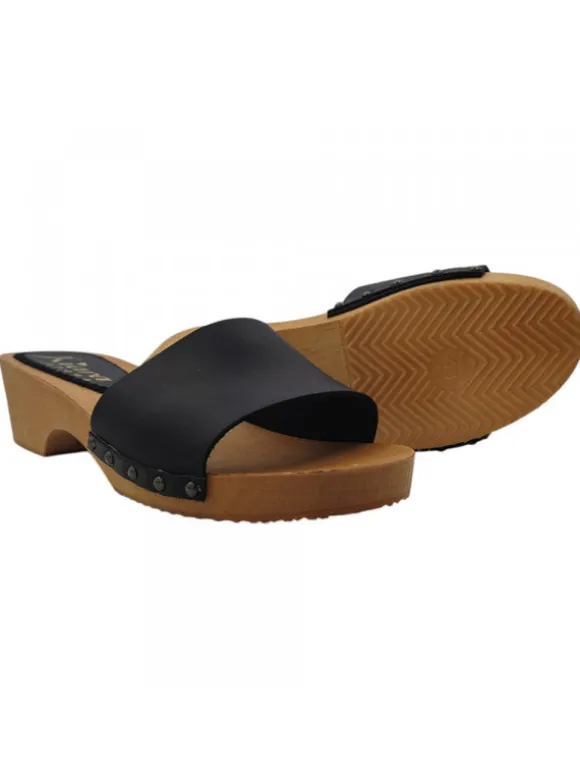 Wooden Clogs with 4.5 cm Heel โ€“ Black Leather Band
